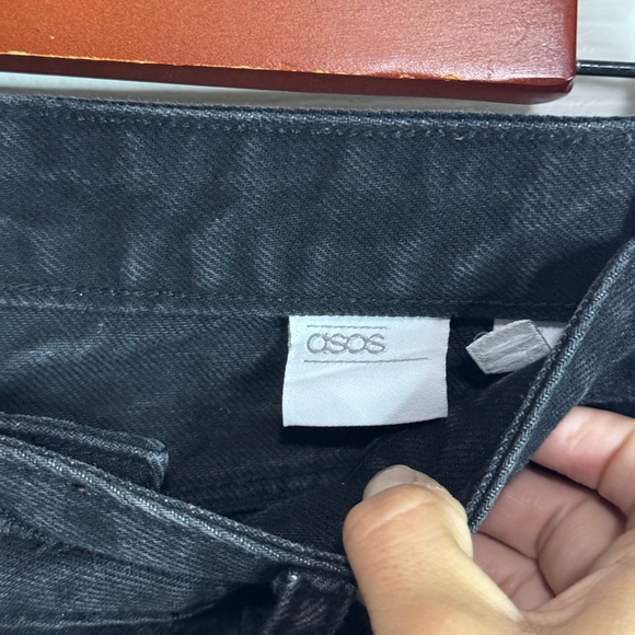 ASOS  relaxed mom jeans in black - Picture 3 of 9